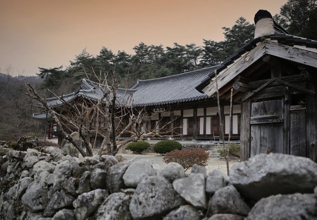 담장과 골목길이 사라지면서 달라진 동네의 풍경