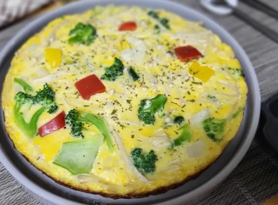 브로콜리 오믈렛 한접시