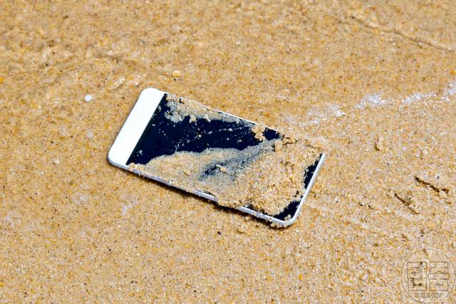 핸드폰 바닷물에 빠졌을때 핸드폰말리기