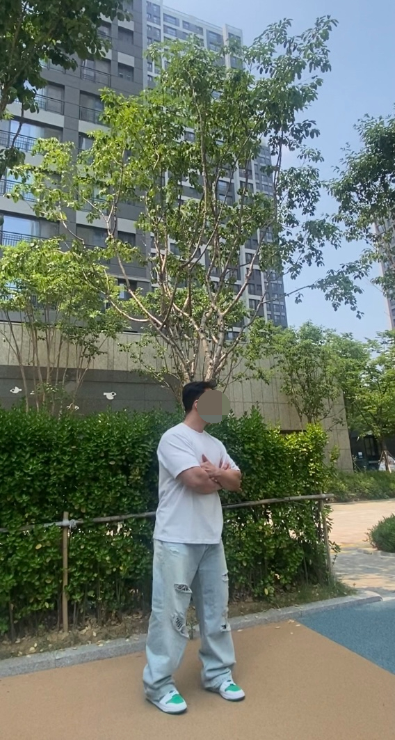 데일리룩(2024. 6. 6.)어커버 티셔츠 반팔, 에러스익셉티드 디스트레스드 데님팬츠 무파진 데미지진 연청, 나이키 덩크 하이 레트로 DV0829-300(스타디움 그린/화이트)
