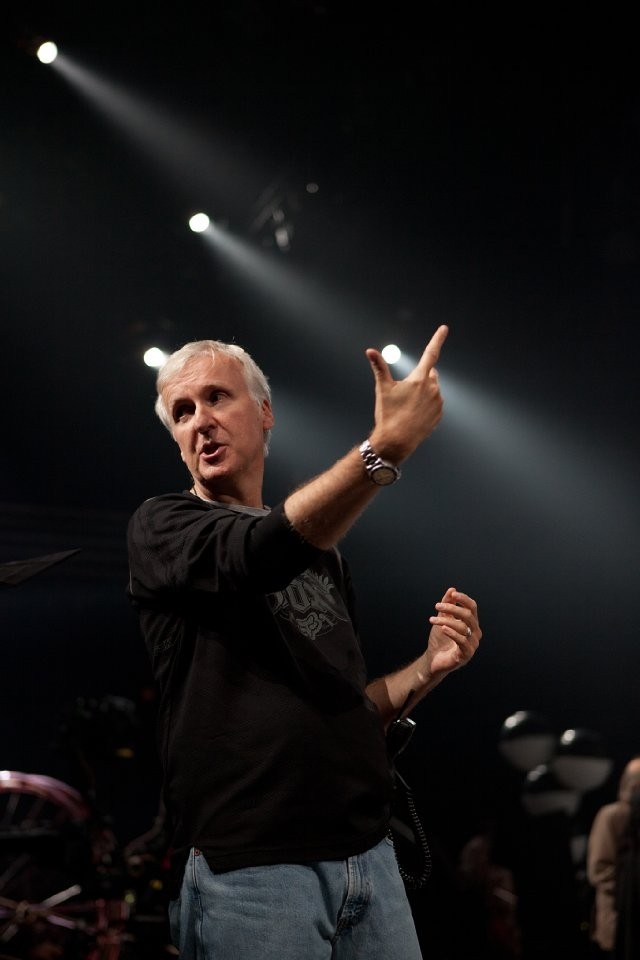 제임스 카메론 영화감독 모습