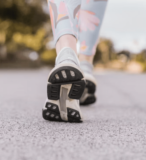 걷기 운동의 재발견: 올바른 자세 &amp;발 관리 꿀팁