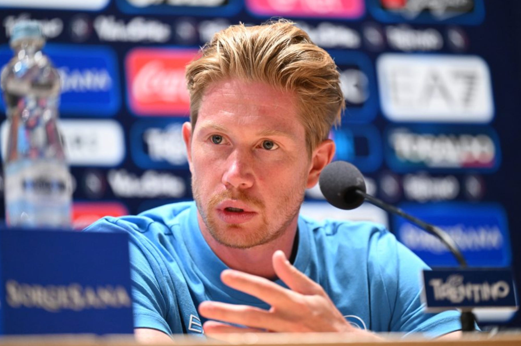 나폴리 입단 배경에 대해 설명하고 있는 케빈 데 브라이너