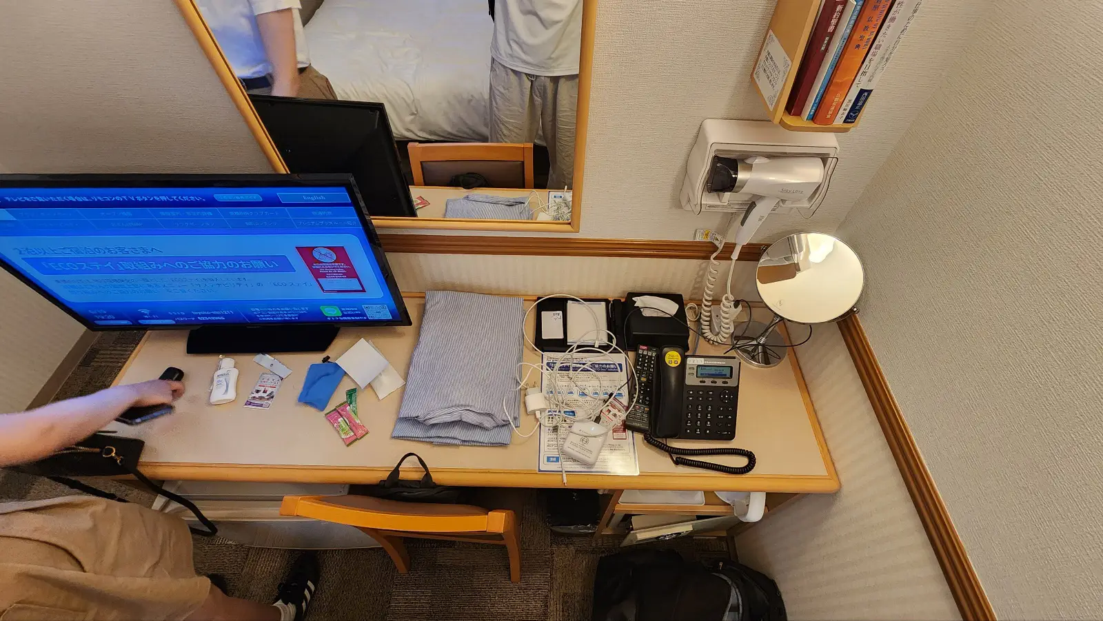 테이블-위-잡동사니