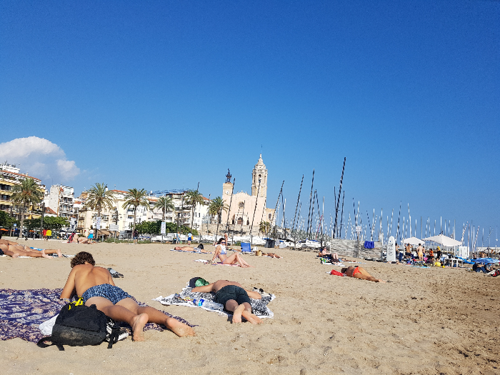 시체스 해변 전경