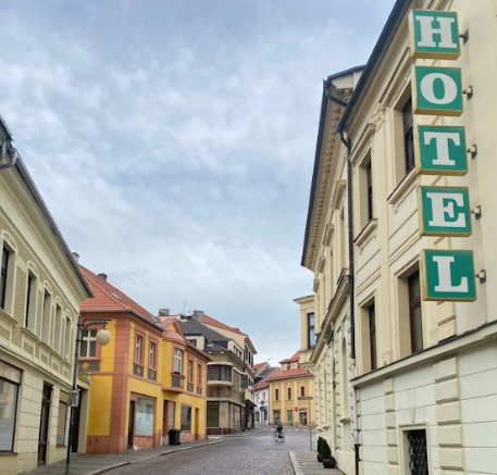 호텔과 OTA(온라인 여행사)의 관계 및 영향