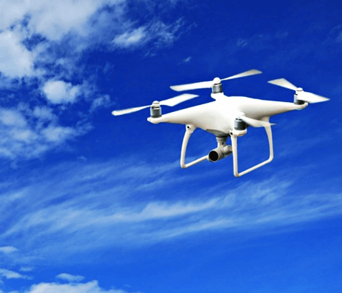 전원이 켜저있는 드론입니다.