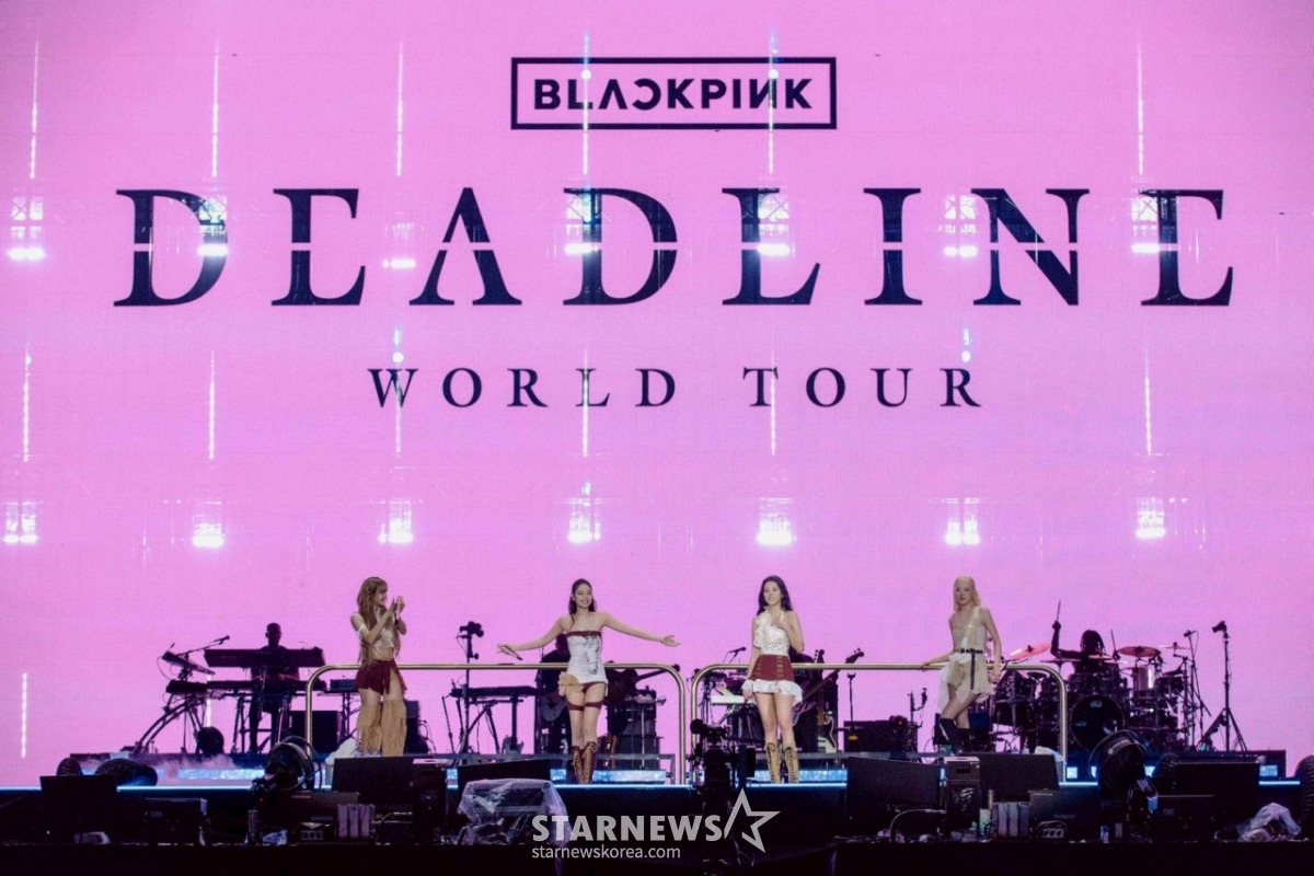 블랙핑크 '뛰어' 'DEADLINE' 콘서트에서 깜짝 선공개