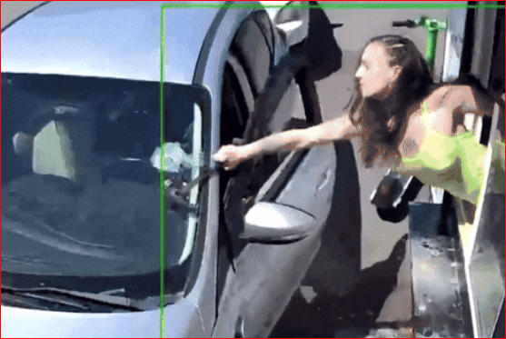 진상손님 대처법 손님이 커피 던지자 카페 주인은 망치로 응징