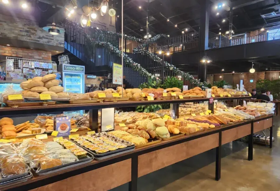 이여로-빵-진열대