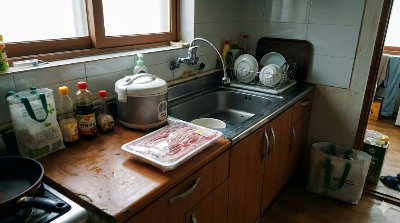 고기를 실온에서 해동하는 모습