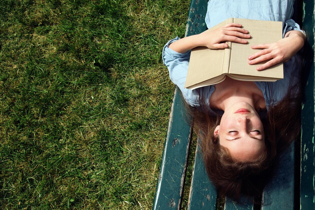 공휴일 즐기는 여자