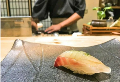 그 비싼 걸...한국 젊은이들의 오마카세 붐...사치와 허영의 본보기 VIDEO: 日本の「おまかせ」が韓国で流行 “贅沢の象徴”を若者がSNSにアップ…そこから浮き彫りになること