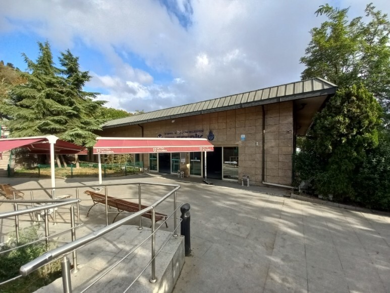 피에르로티 전망대 케이블카 타는 건물