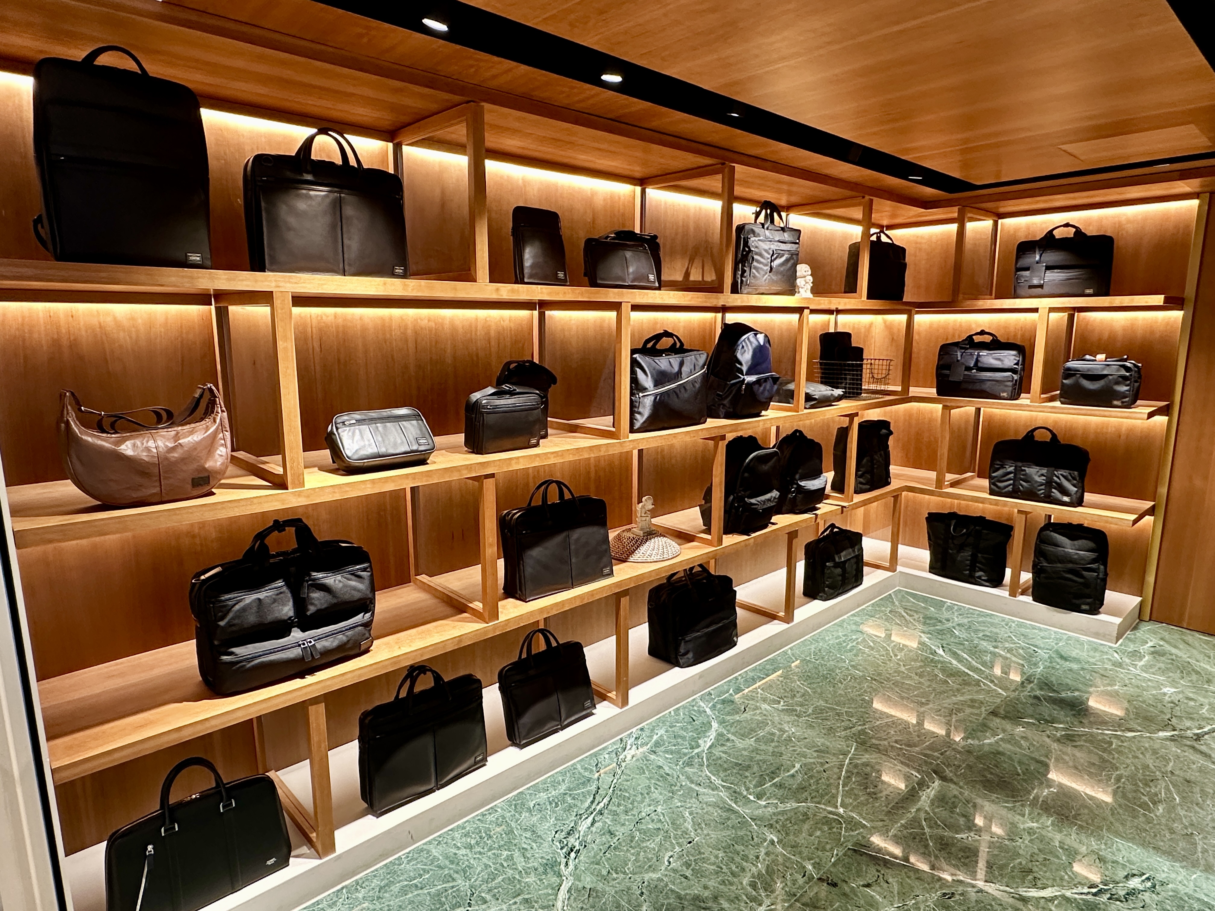 다양한 포터 가방들