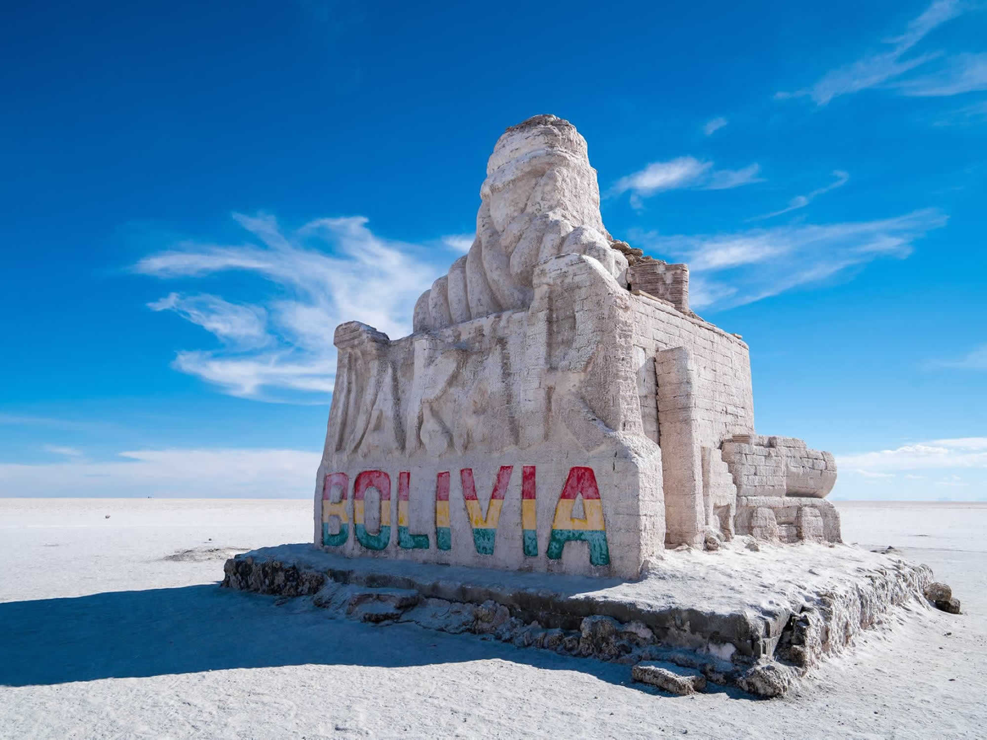 볼리비아 여행 이색 명소의 하나인 우유니 소금 사막