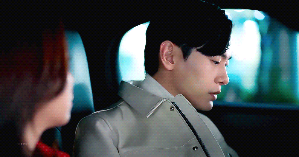 자동차에-앉아있는-남자-연애대전