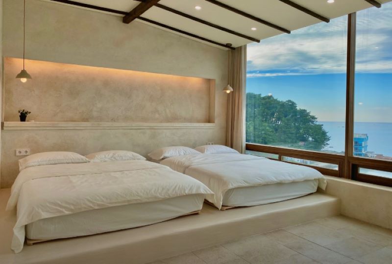 바닷가가보이는_침실