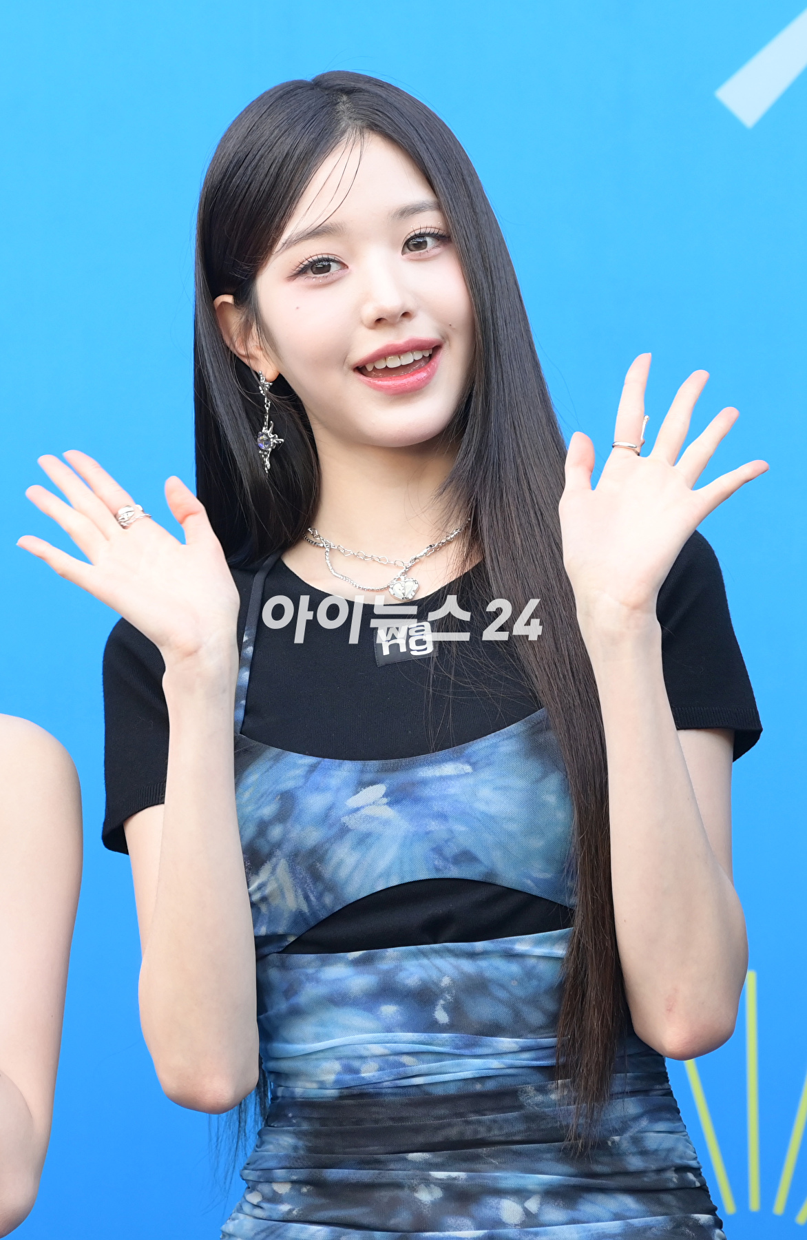 그룹 아이브(IVE) 장원영이 5일 오후 서울 잠실실내체육관에서 열린 '펩시 썸머 페스타 2023' 포토월 행사에 참석하고 있다. [사진=정소희 기자]