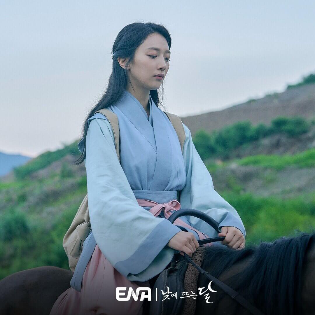 낮에뜨는달-표예진-한리타