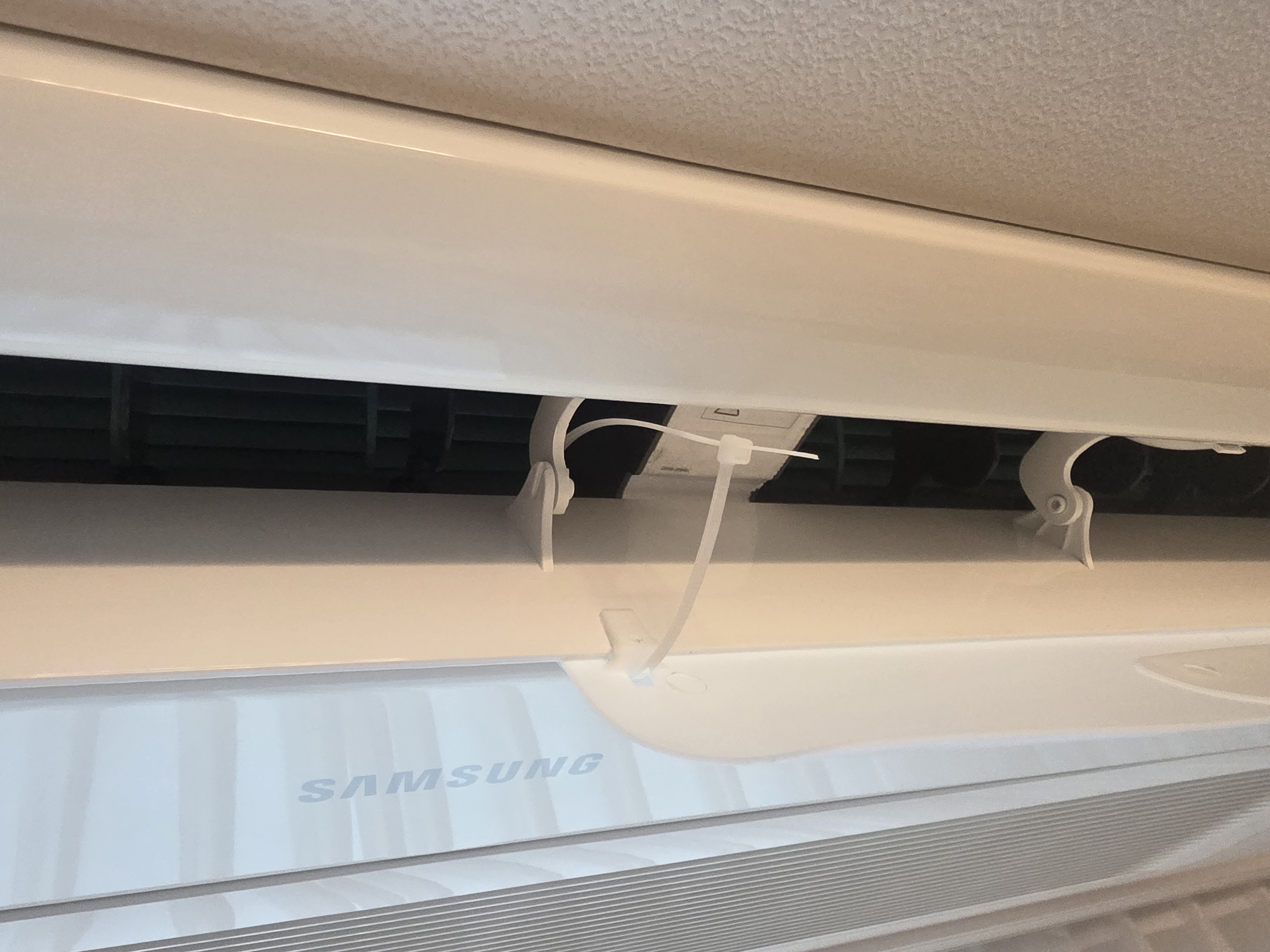 무타공 에어컨 바람막이 설치 후기(단점&amp;#44; 장점)