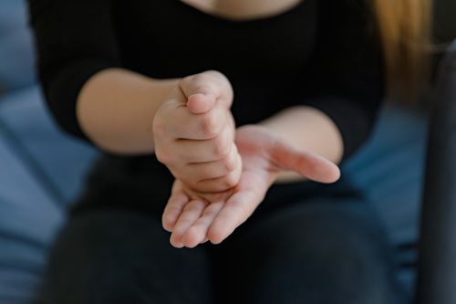 여름철 손 붓는 이유 7가지&amp;#44; 반지가 꽉 낀다면 꼭 확인하세요