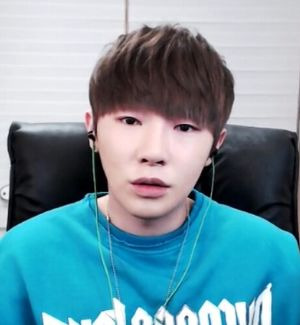 과즙세연♥BJ 케이 8개월째 열애 중! 방시혁 루머 종식시킨 중대발표 키스 퍼포먼스