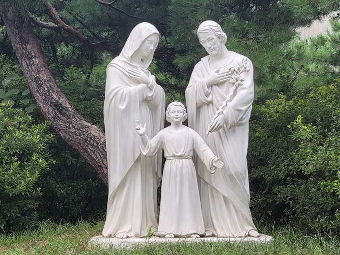 청주 복대동성당 성가정상