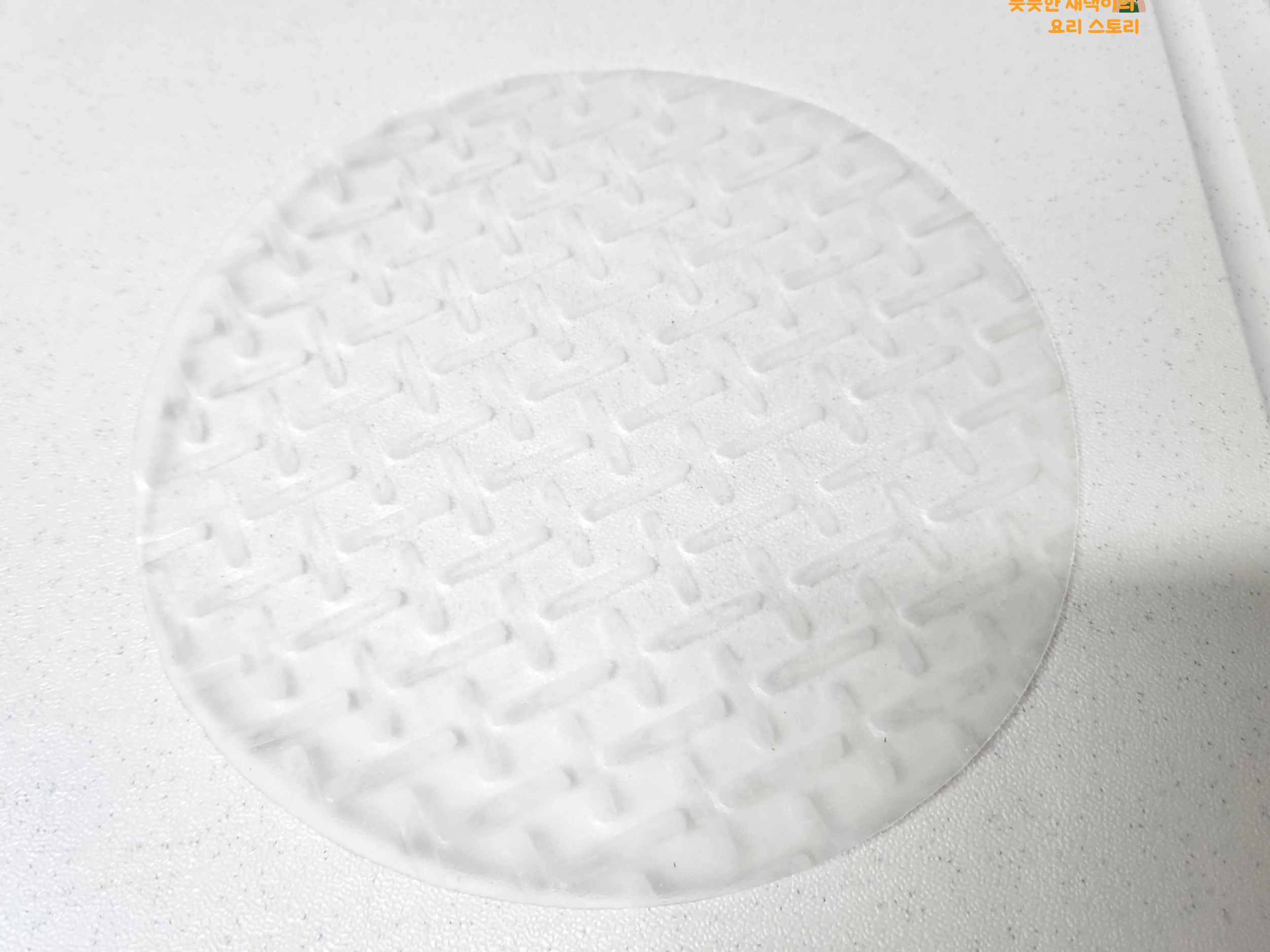 라이스페이퍼 뜨거운물에 담근후 펴기