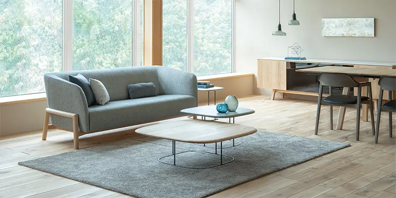 Conde House 소파가 있는 거실 전경