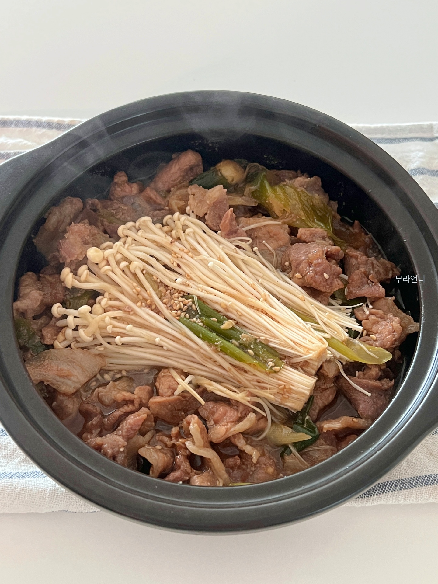 백종원 간장돼지불고기 완성 밥에 비벼 쓱싹쓱싹 흡입