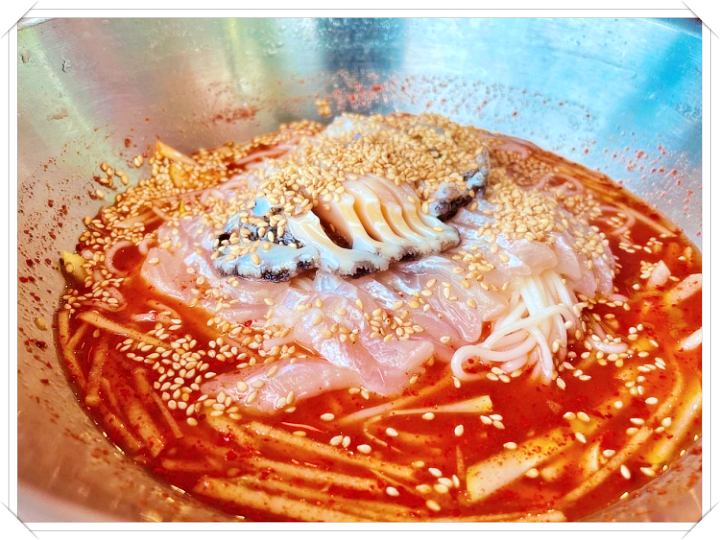 식객-허영만의-백반기행-최여진-식객-물회-충남-태안-만리포-맛집