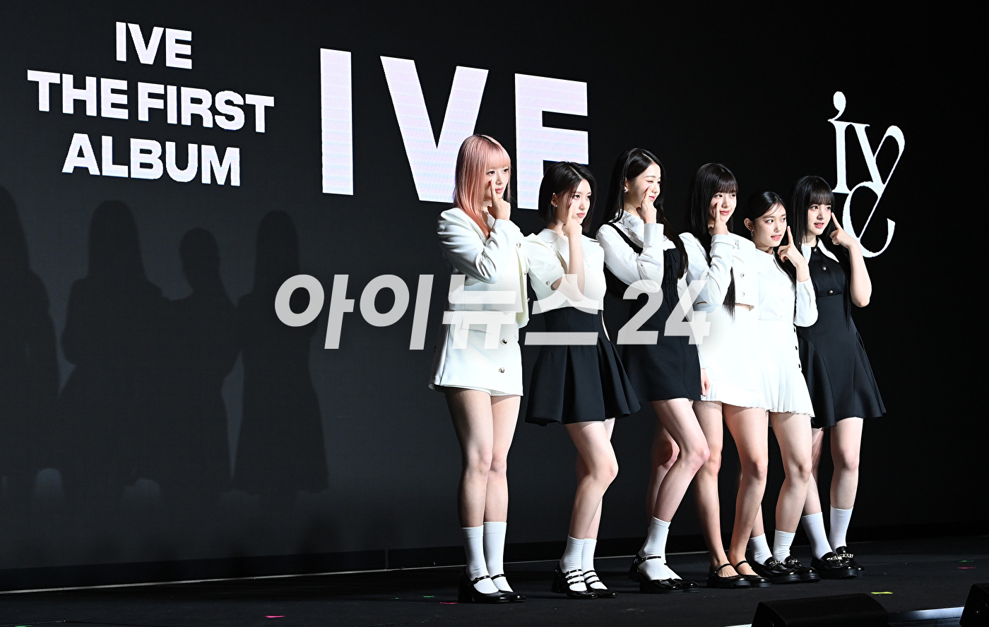 그룹 아이브가 10일 오후 서울 영등포구 여의도동 콘래드 호텔에서 열린 첫 번째 정규 앨범 &#39;아이해브 아이브(I&#39;ve IVE)&#39; 발매 기념 기자간담회에서 인사말을 하고 있다. [사진=김성진 기자]
