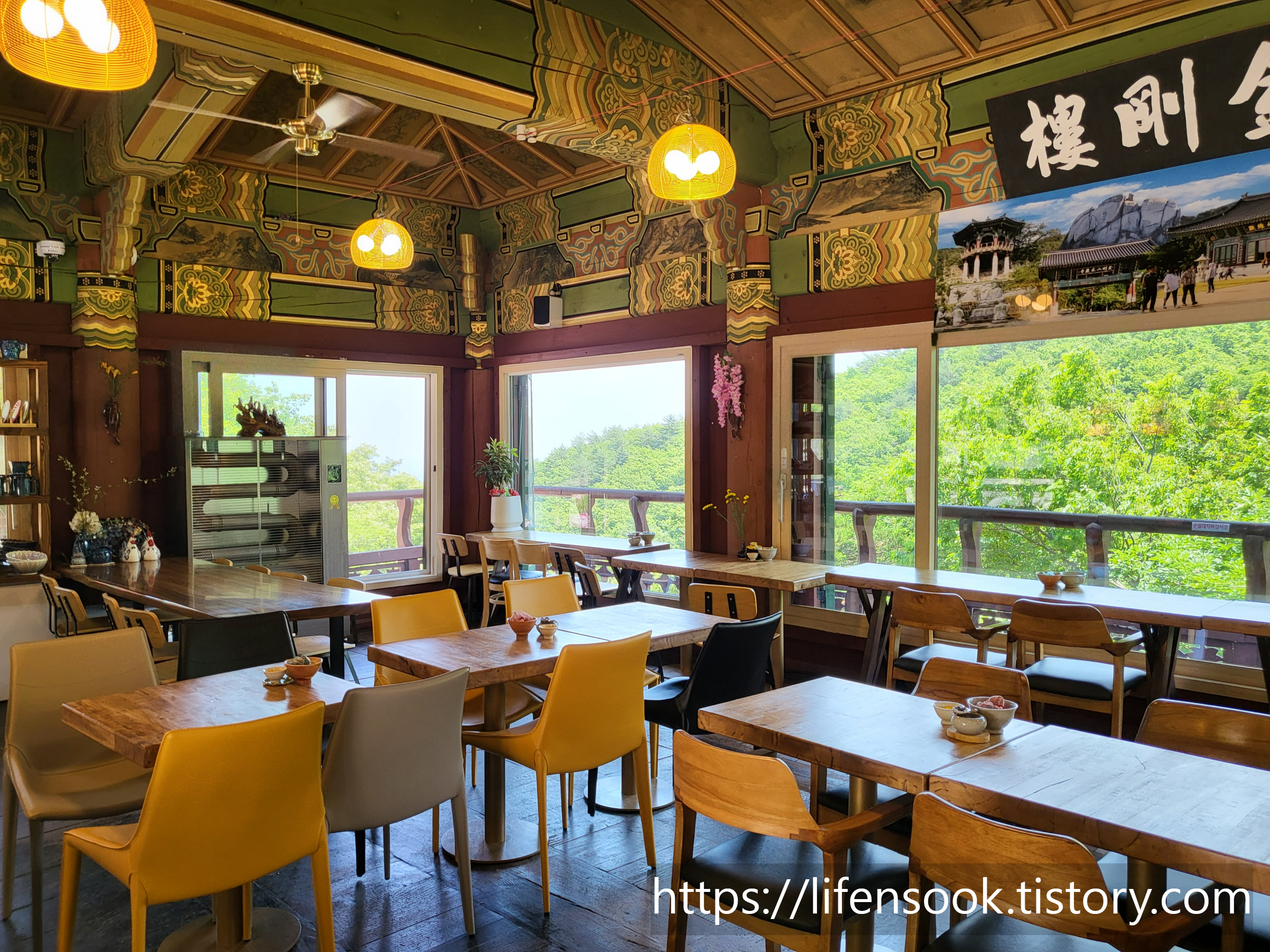 청황 전통찻집 내부 1