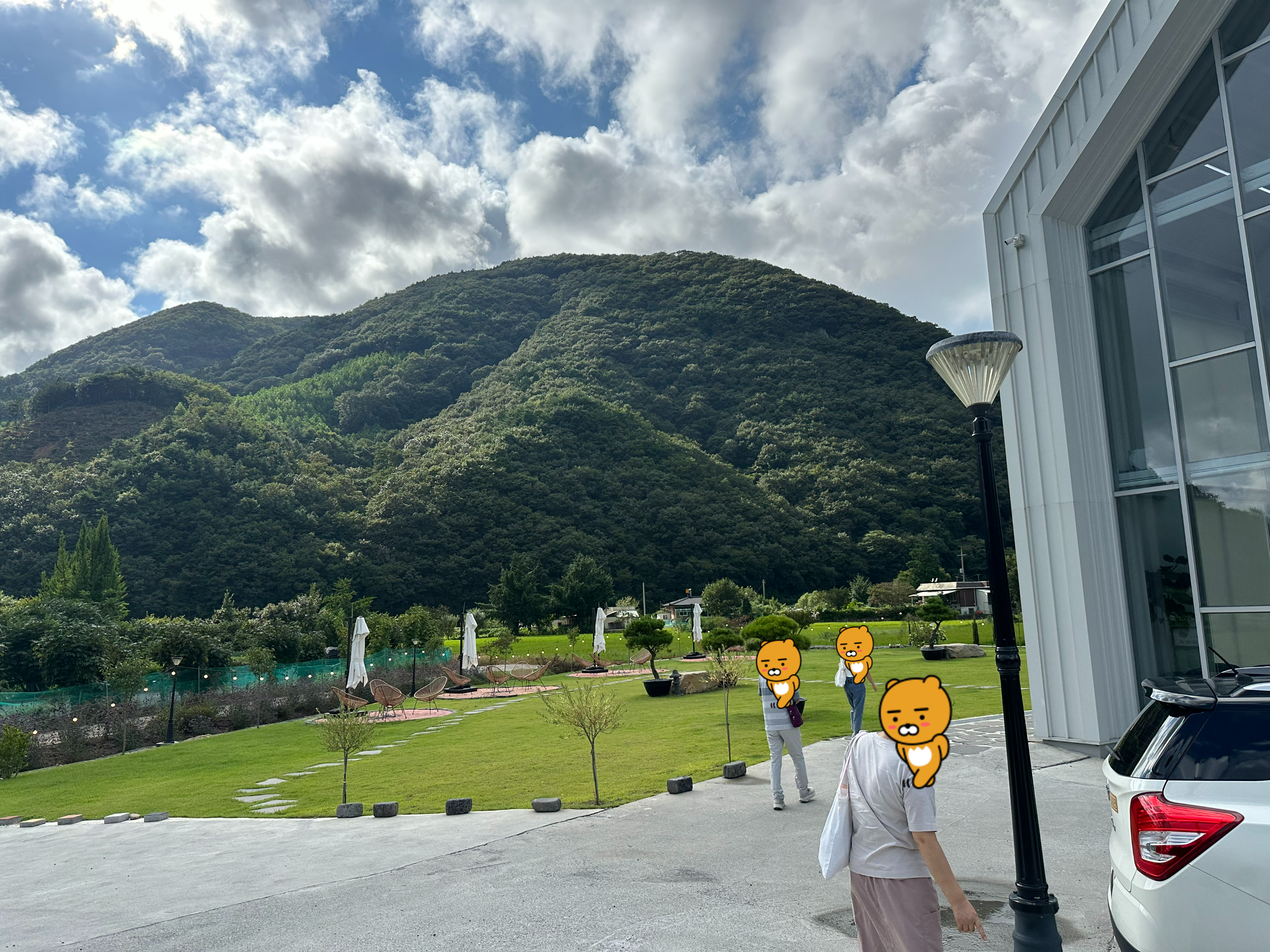 충남 보령, 대천, 무창포 여행 후기3(국내 가족 여행지 추천, 무창포 비체팰리스, 또다시 갯벌체험, 대천 맛집 부페, 점심 밥집 뷔페, 진짜 예쁜 카페 아르나, 분위기 좋은 카페 아르나, 한밤중 닭벼슬섬 산책, 대천항 수산시장 재방문, 찰광어회, 오징어회, 우성수산, 수연호수산, 무창포 비체펠리스, 오션뷰, 밥 해먹을 수 있는 숙소, 무창포 펜션)