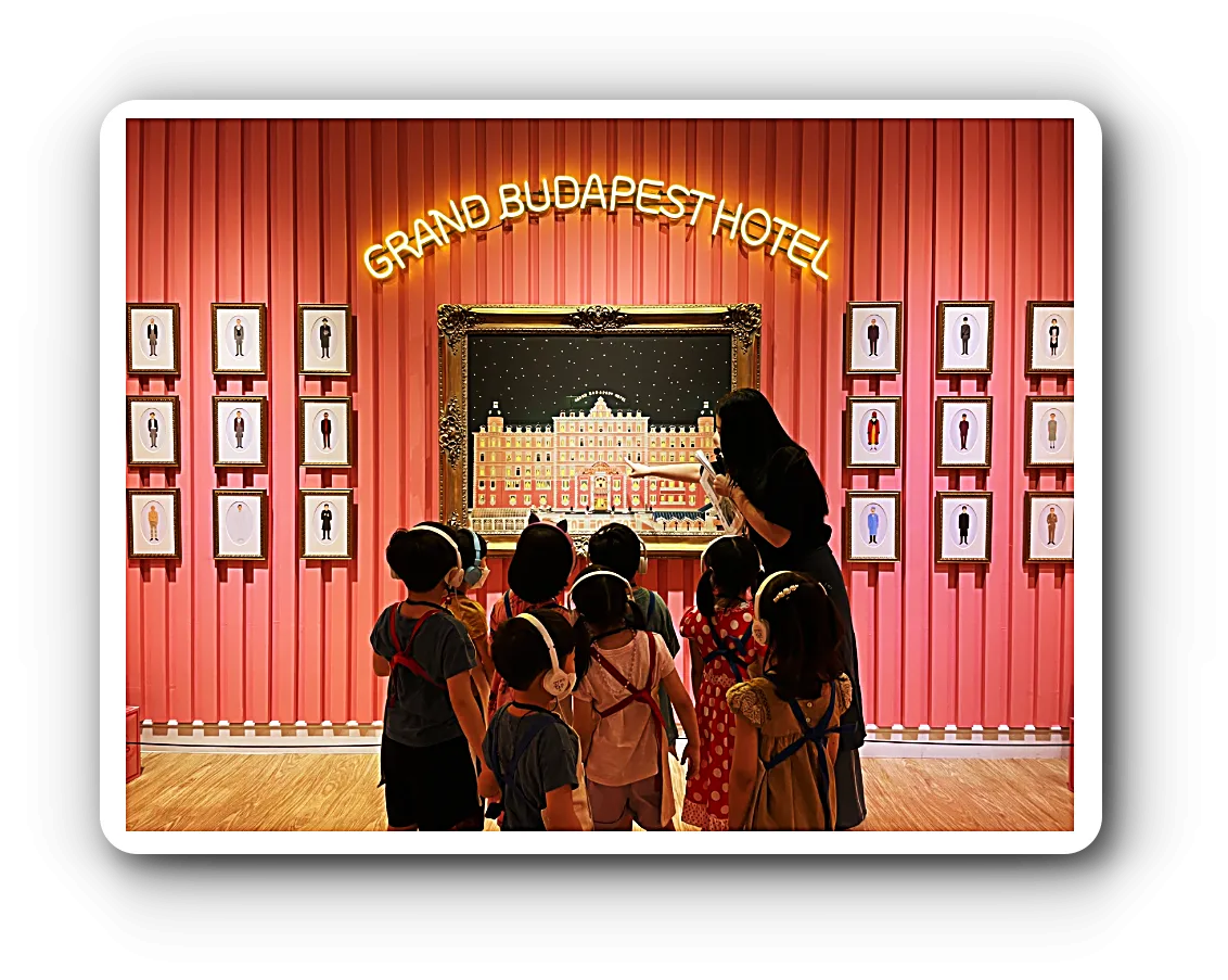 키즈 아틀리에-아이들-선생님-전시회-설명