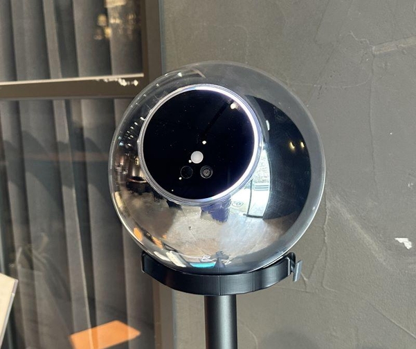 홍채 인식 기기&lsquo;오브(Orb)