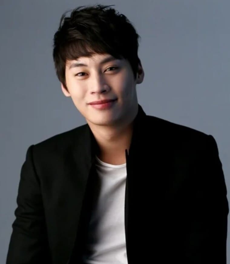 배우-정은우