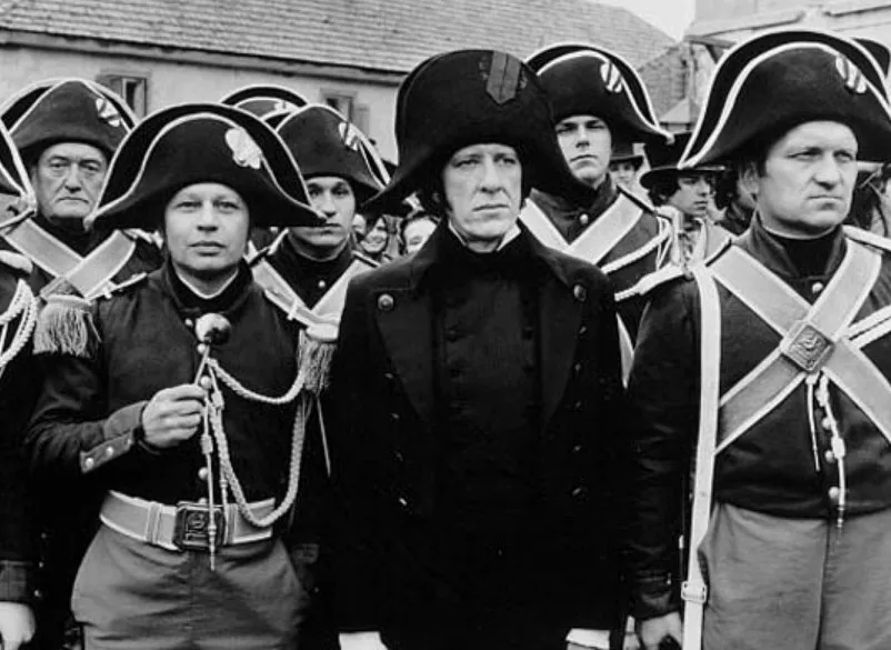 경찰서장으로 부임한 자베르의 모습