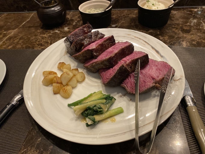 오베르쥬 스테이크와 트러플 요리