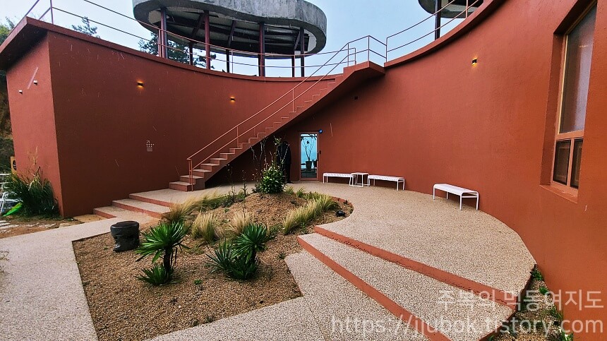 커피인터뷰-파도리-안뜰