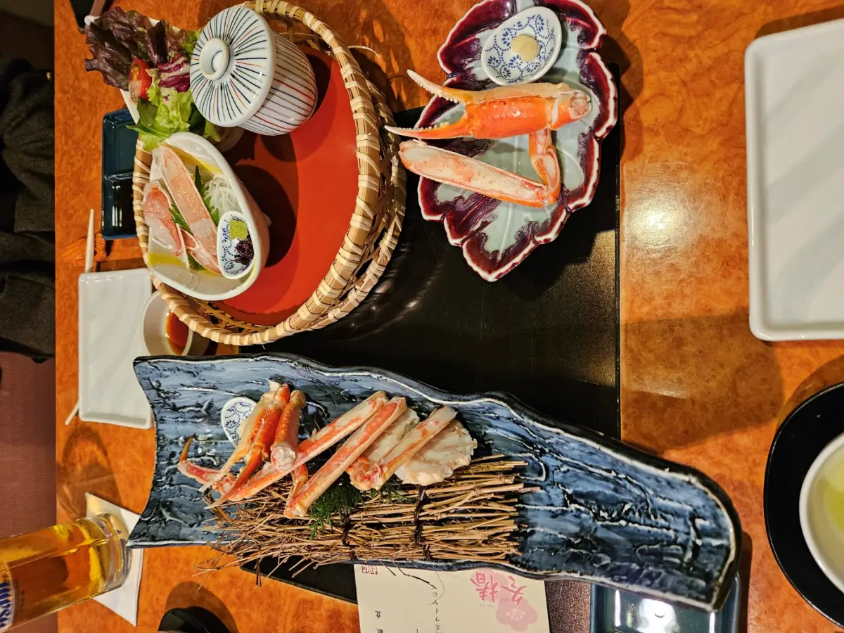 도쿄-카니도라쿠-게-사시미-찜-사진