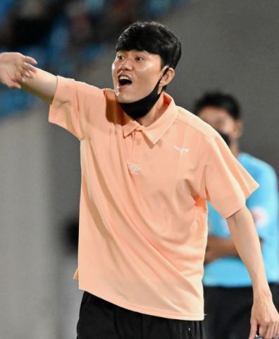 정경호 감독 데뷔전 축구선수 출신 코치 프로필