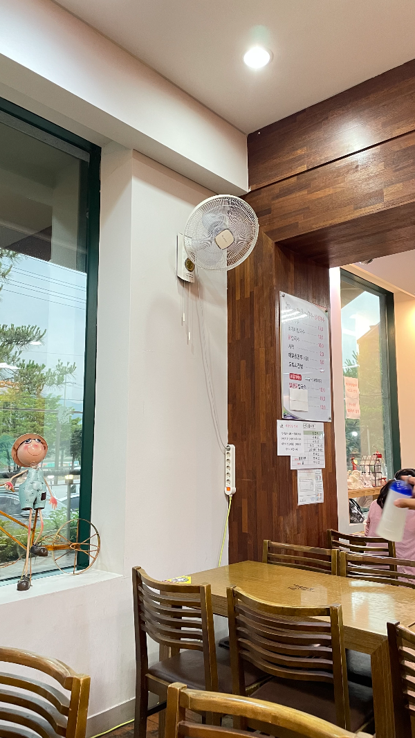 미사리밀빛초계국수 내부