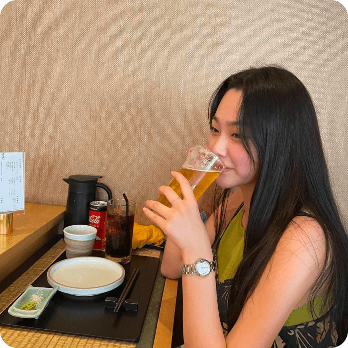 강미나-식사하는-모습