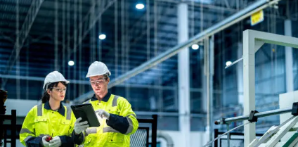 열심히 일하는 산업인들