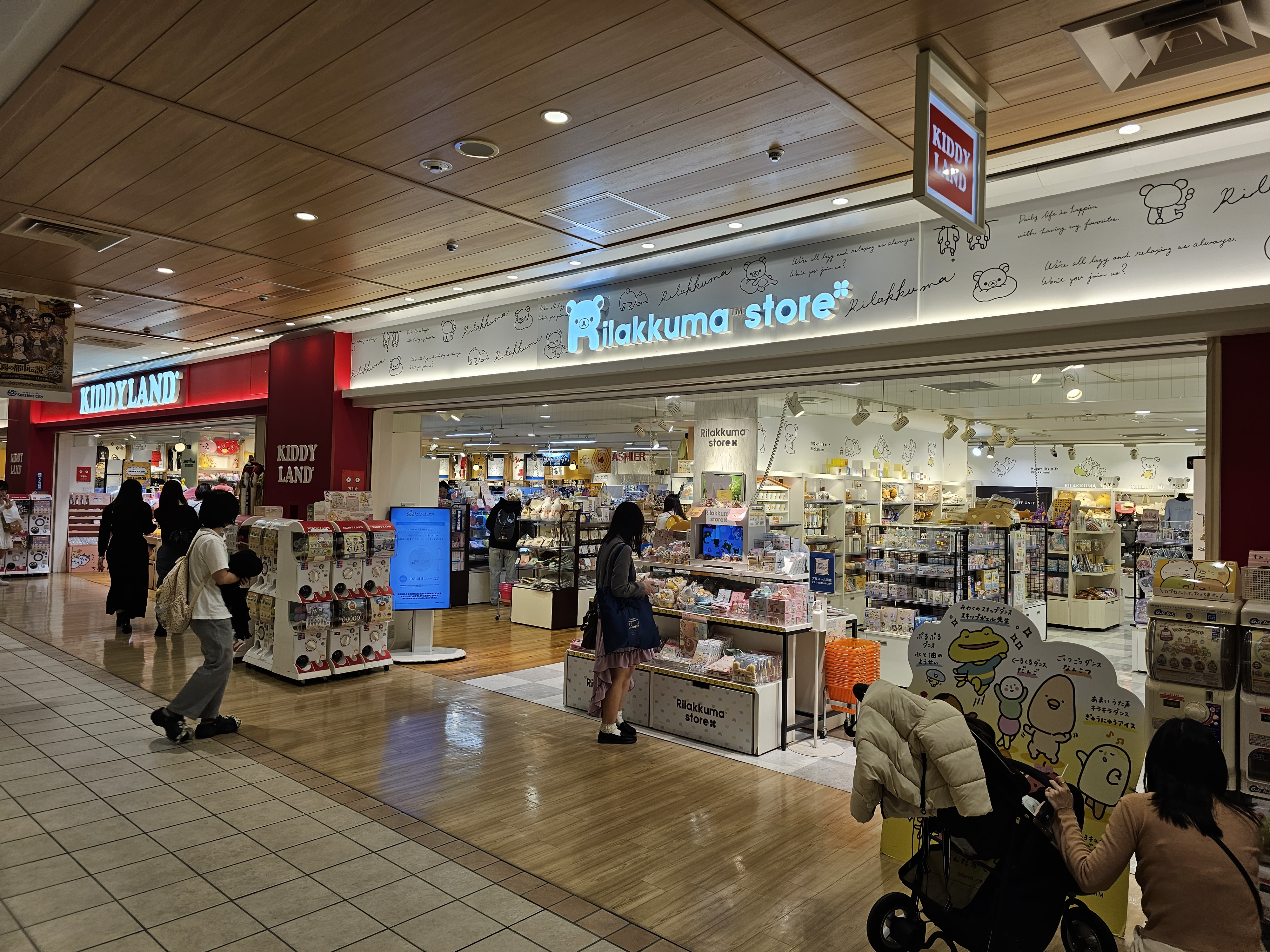 이케부쿠로 선샤인시티 크레용신짱 시네마 퍼레이드 스토어