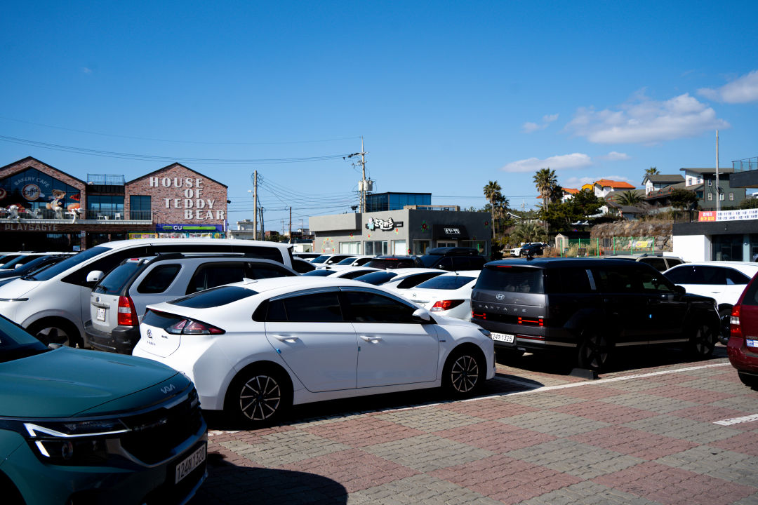 용머리 해안 주차장