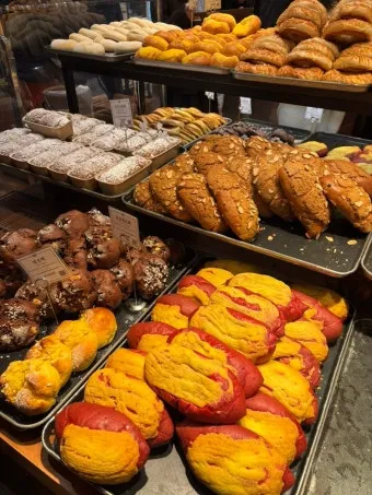 성심당 빵 추천 망고시루가 아닌 망고롤 맛은 어떨까_16