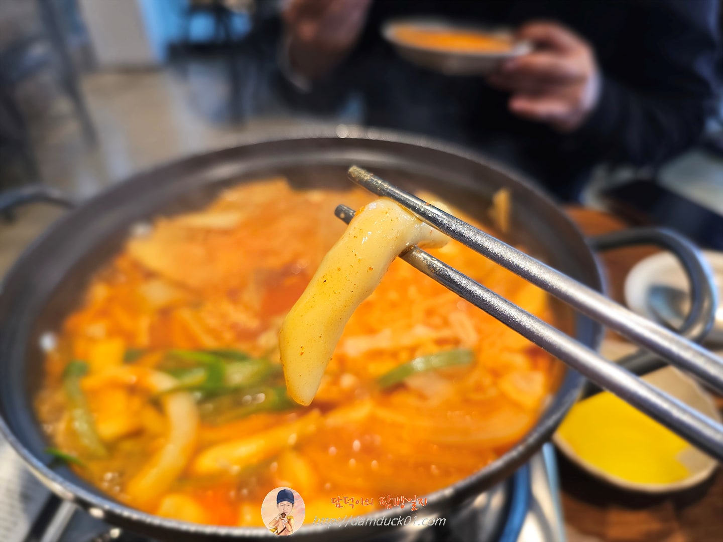 기본 떡볶이 + 납작만두 + 반반튀김